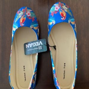 Modcloth By T.U.K. Parrot Motif Magic Flat